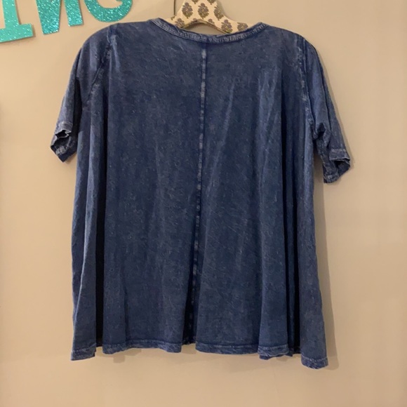 Ari + Ali NWT Anthropologie, Washed Blue Swing Tee - Picture 3 of 5